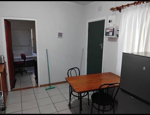 2 BEDROOM PROPERTY TO RENT IN WEST HILL